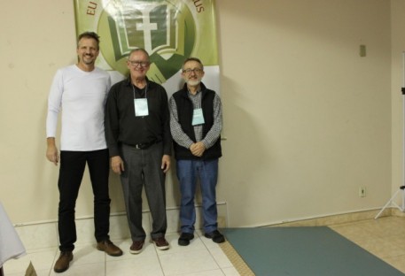 União de Paróquias em Blumenau Discute Sustentabilidade das Comunidades em Retiro de Liderança
