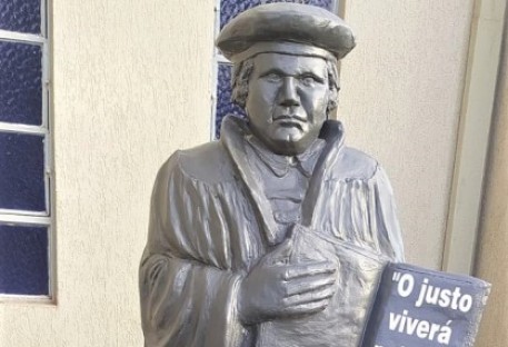 Comunidade Evangélica de Dourados (MS) inaugura monumento de Lutero