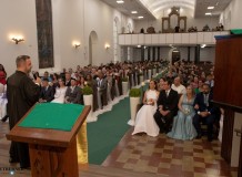 Casamento comunitário celebra o amor na Igreja da Paz, em Joinville